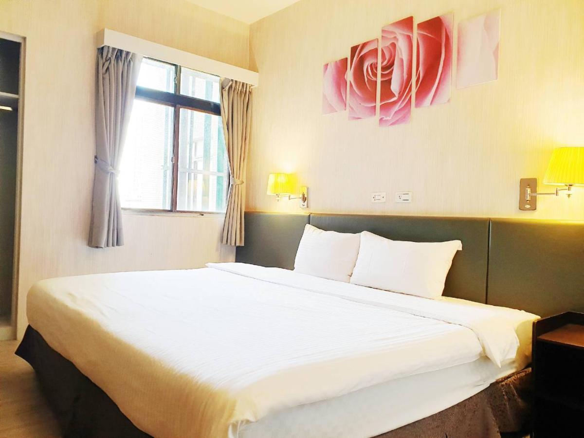 Walker Hotel - Sanchong Taipei Exterior photo