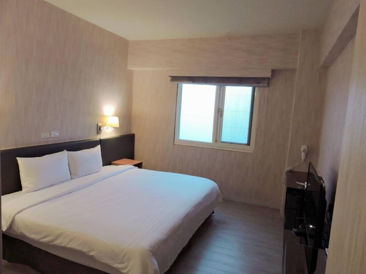 Walker Hotel - Sanchong Taipei Exterior photo