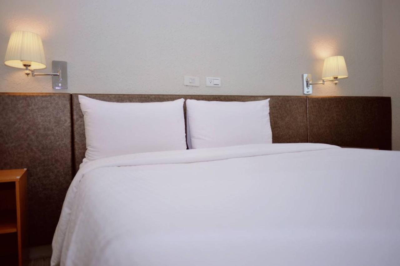 Walker Hotel - Sanchong Taipei Exterior photo