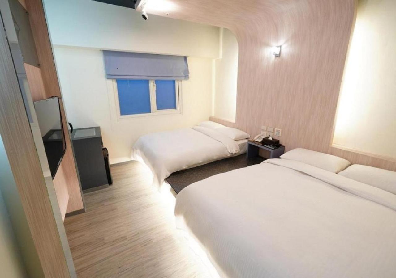 Walker Hotel - Sanchong Taipei Exterior photo