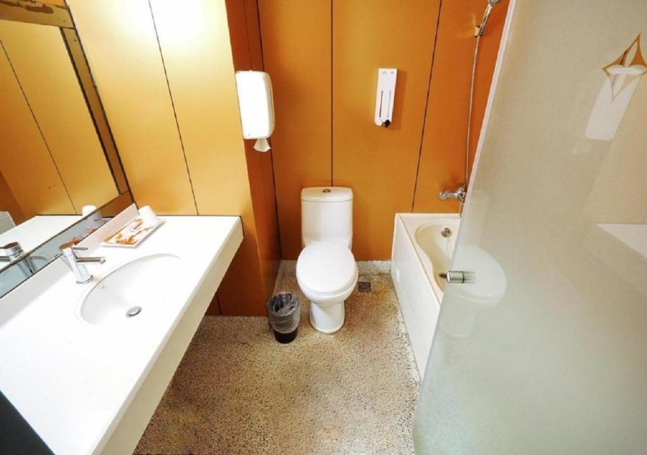 Walker Hotel - Sanchong Taipei Exterior photo
