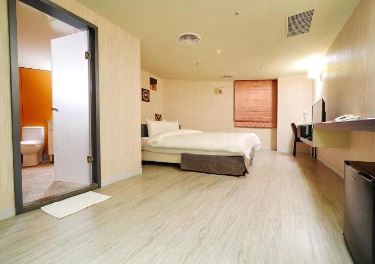 Walker Hotel - Sanchong Taipei Exterior photo