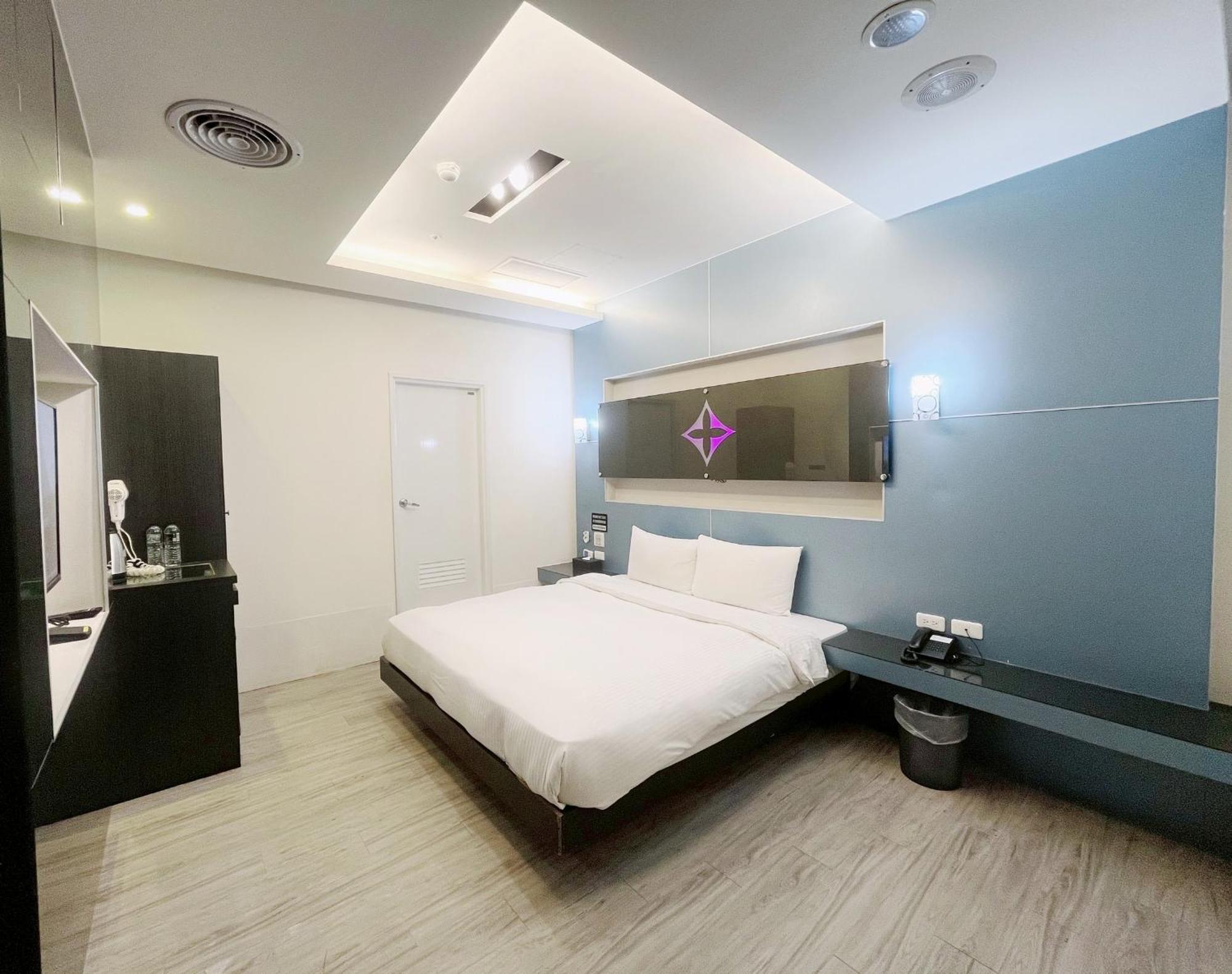 Walker Hotel - Sanchong Taipei Exterior photo