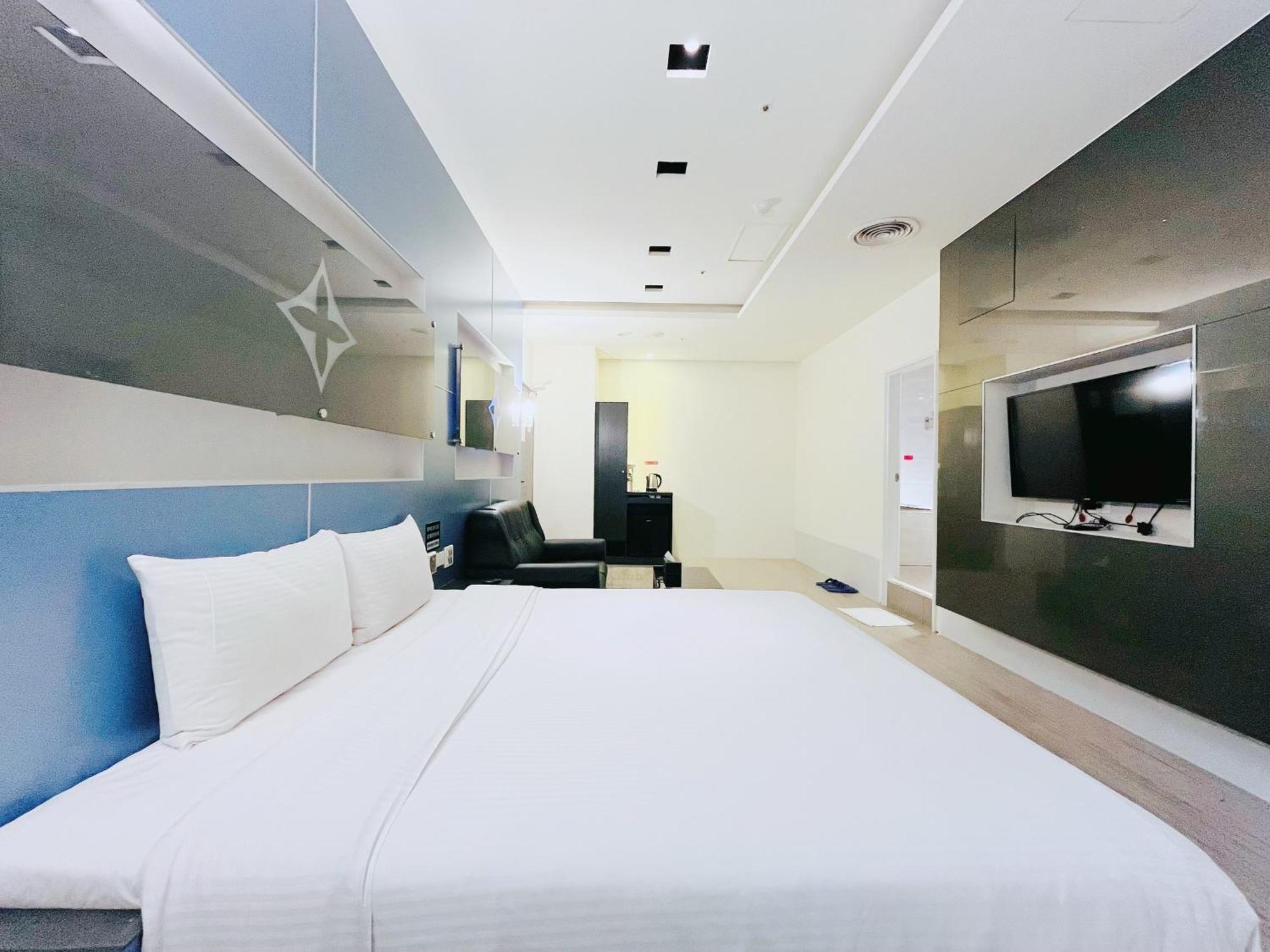 Walker Hotel - Sanchong Taipei Exterior photo