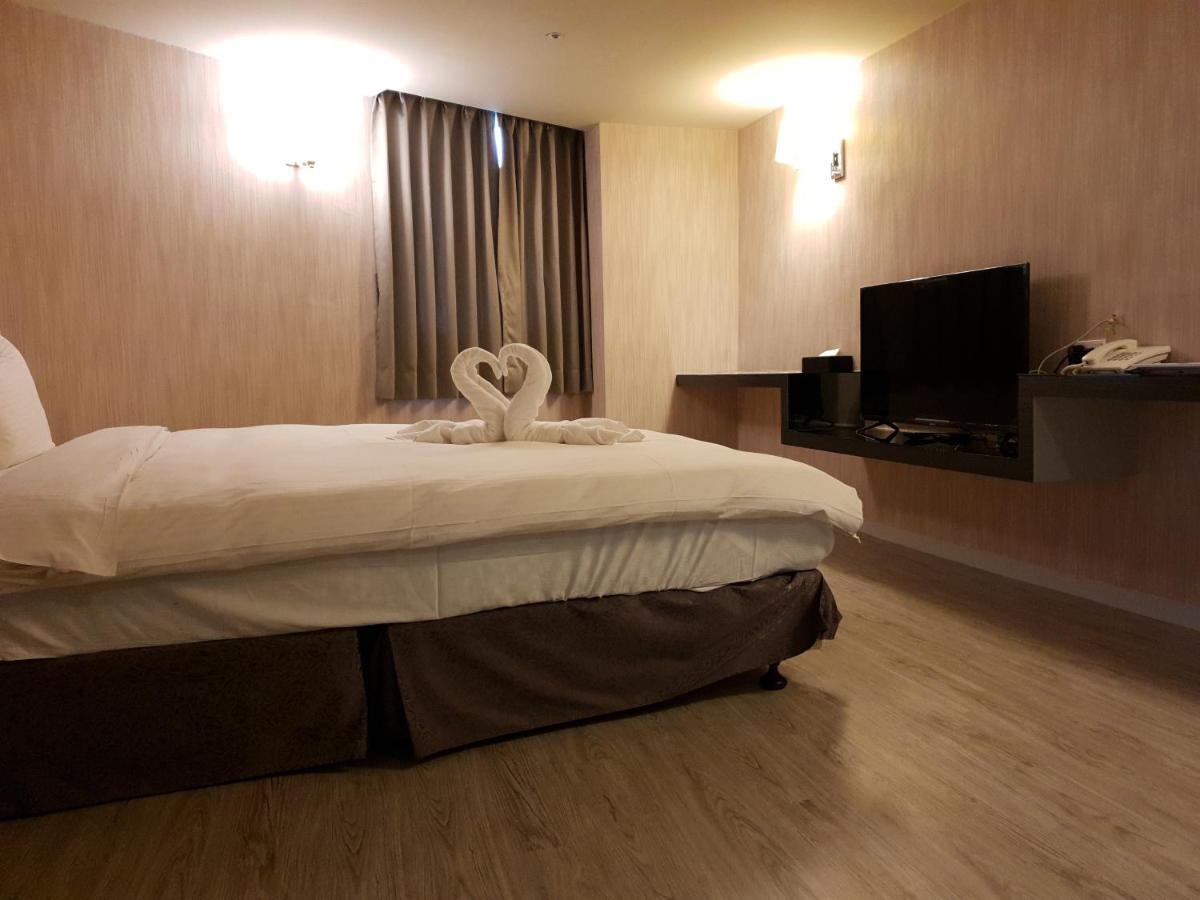 Walker Hotel - Sanchong Taipei Exterior photo