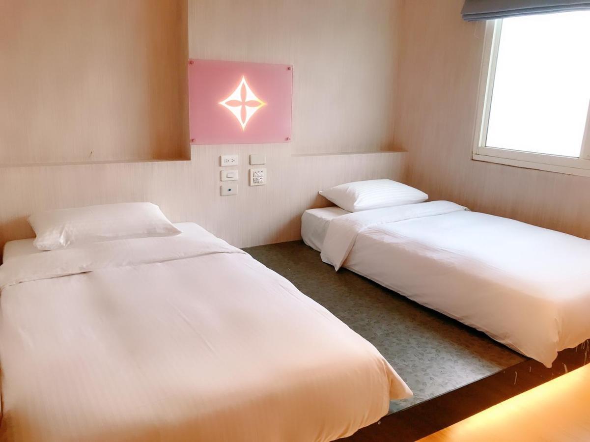 Walker Hotel - Sanchong Taipei Exterior photo