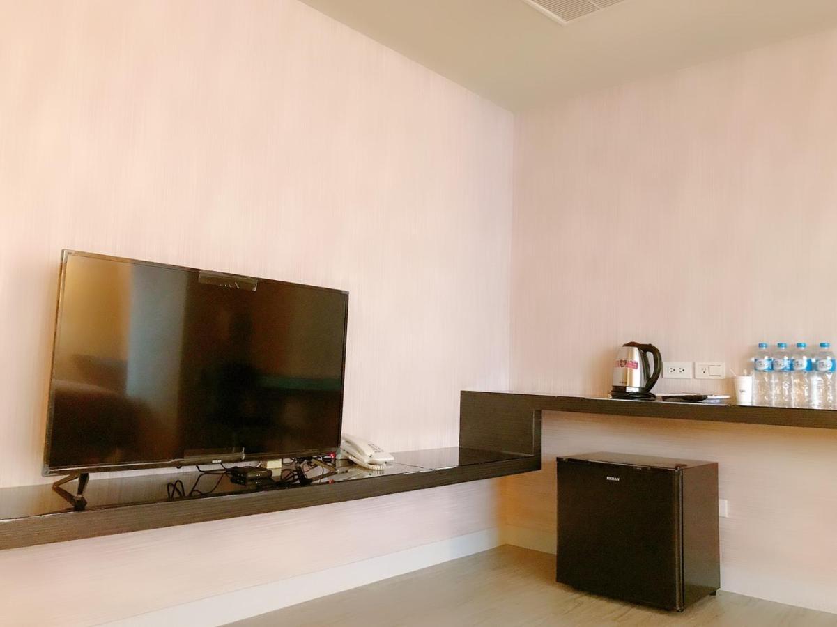 Walker Hotel - Sanchong Taipei Exterior photo